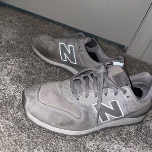 New Balance 696 sneakers